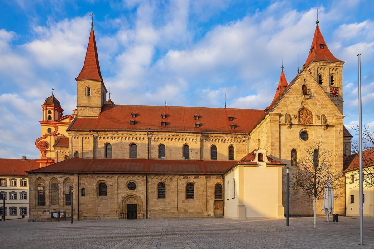 Ellwangen - Altstadt - St. Vitus - Ansicht vom Marktplatz mit Abendsonne